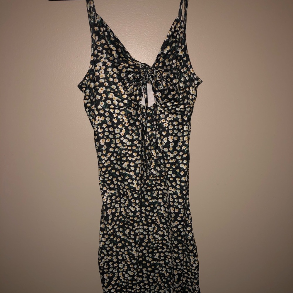 Floral Ruched Dress - Picture 6 of 7